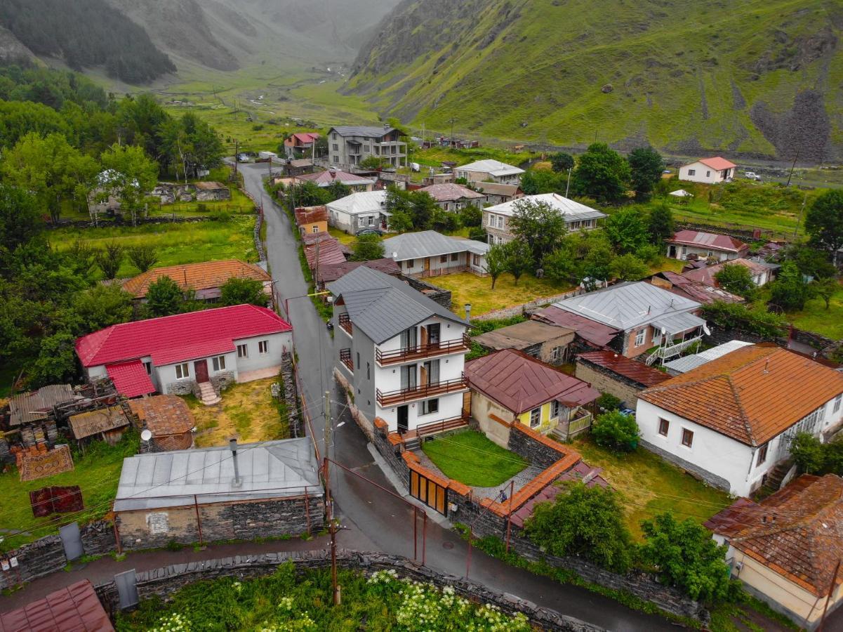 Sno Inn Kazbegi Eksteriør billede
