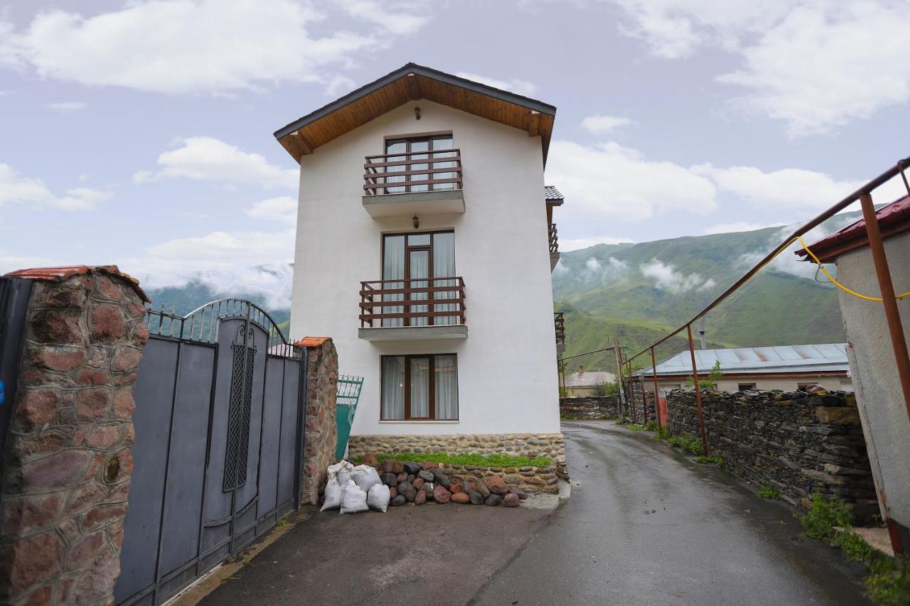 Sno Inn Kazbegi Eksteriør billede