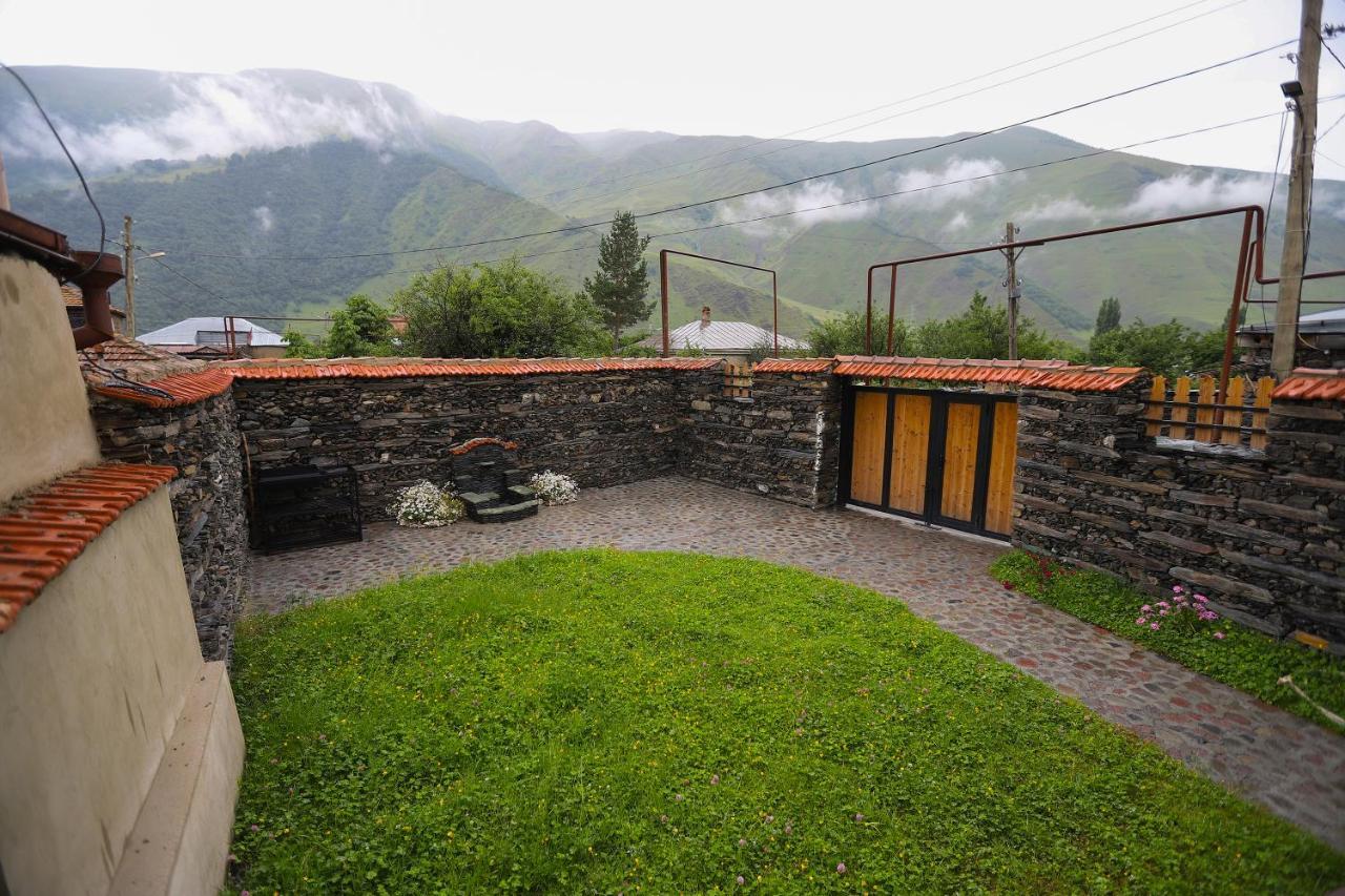 Sno Inn Kazbegi Eksteriør billede