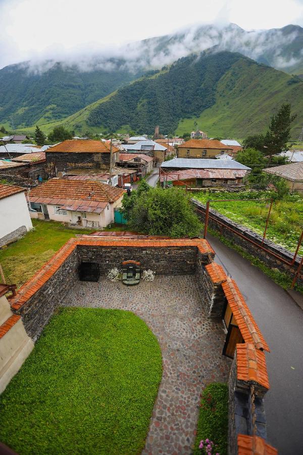 Sno Inn Kazbegi Eksteriør billede