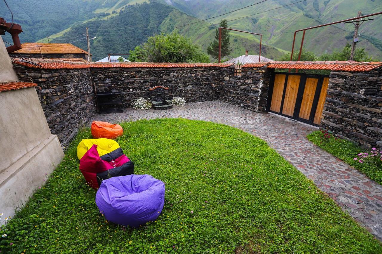 Sno Inn Kazbegi Eksteriør billede