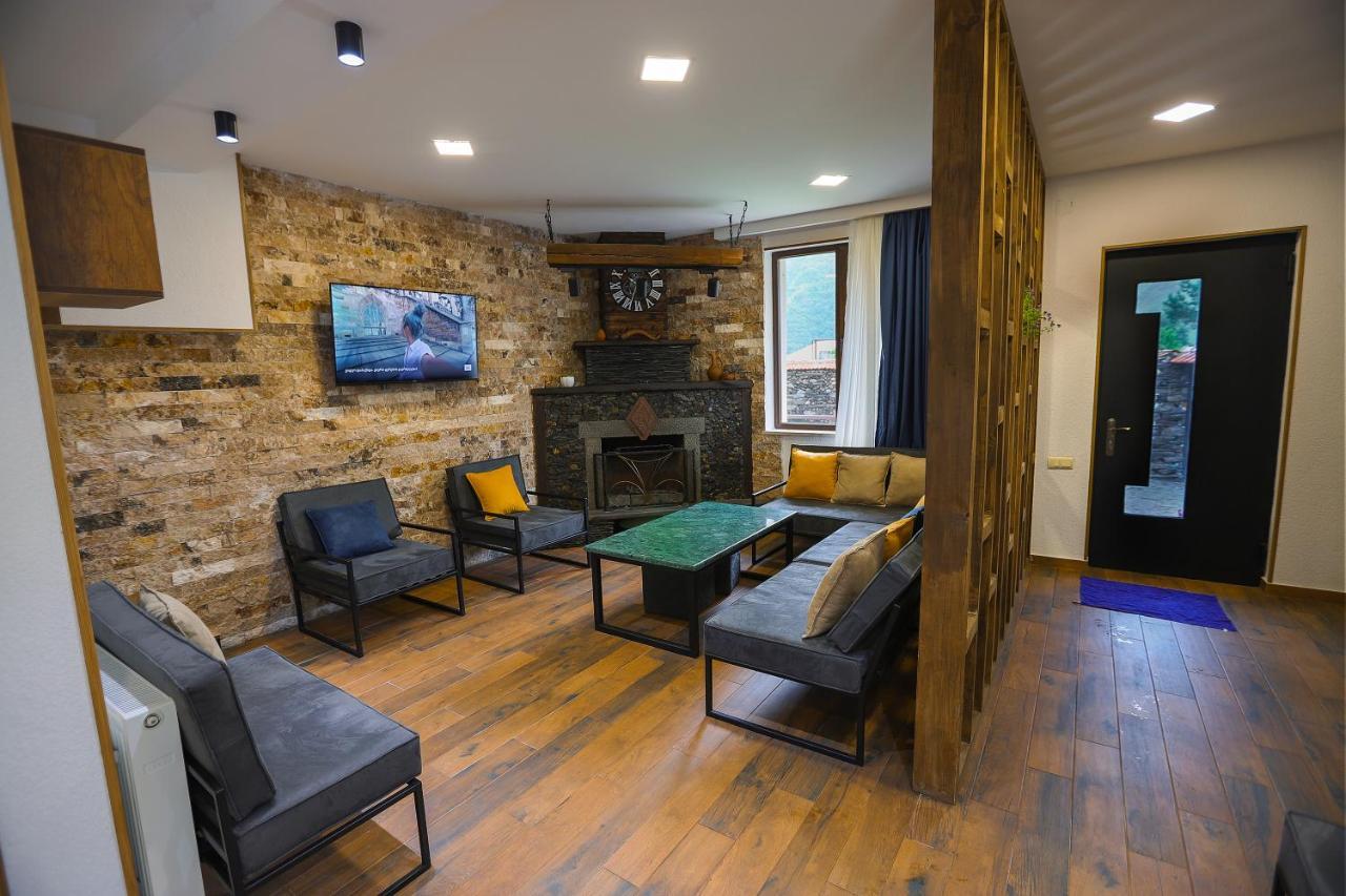 Sno Inn Kazbegi Eksteriør billede