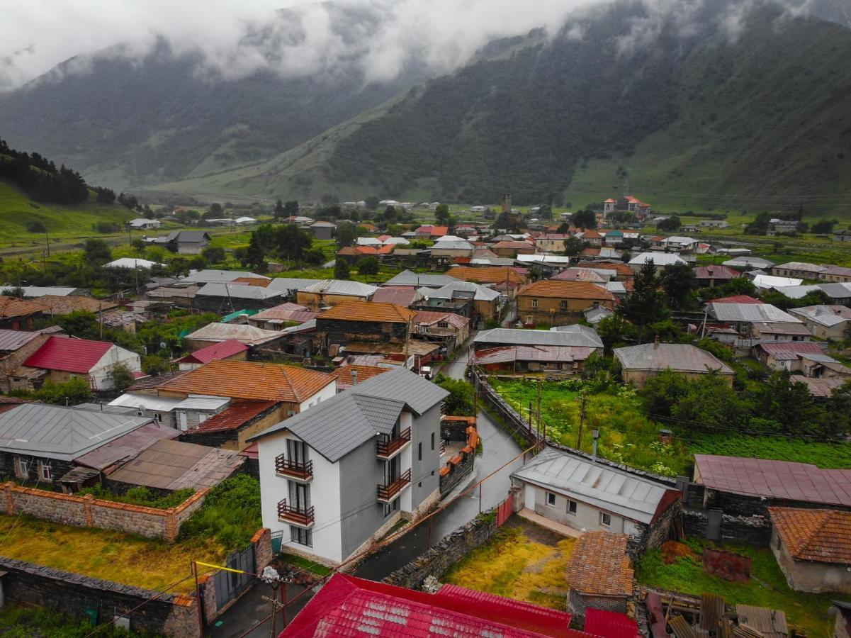 Sno Inn Kazbegi Eksteriør billede
